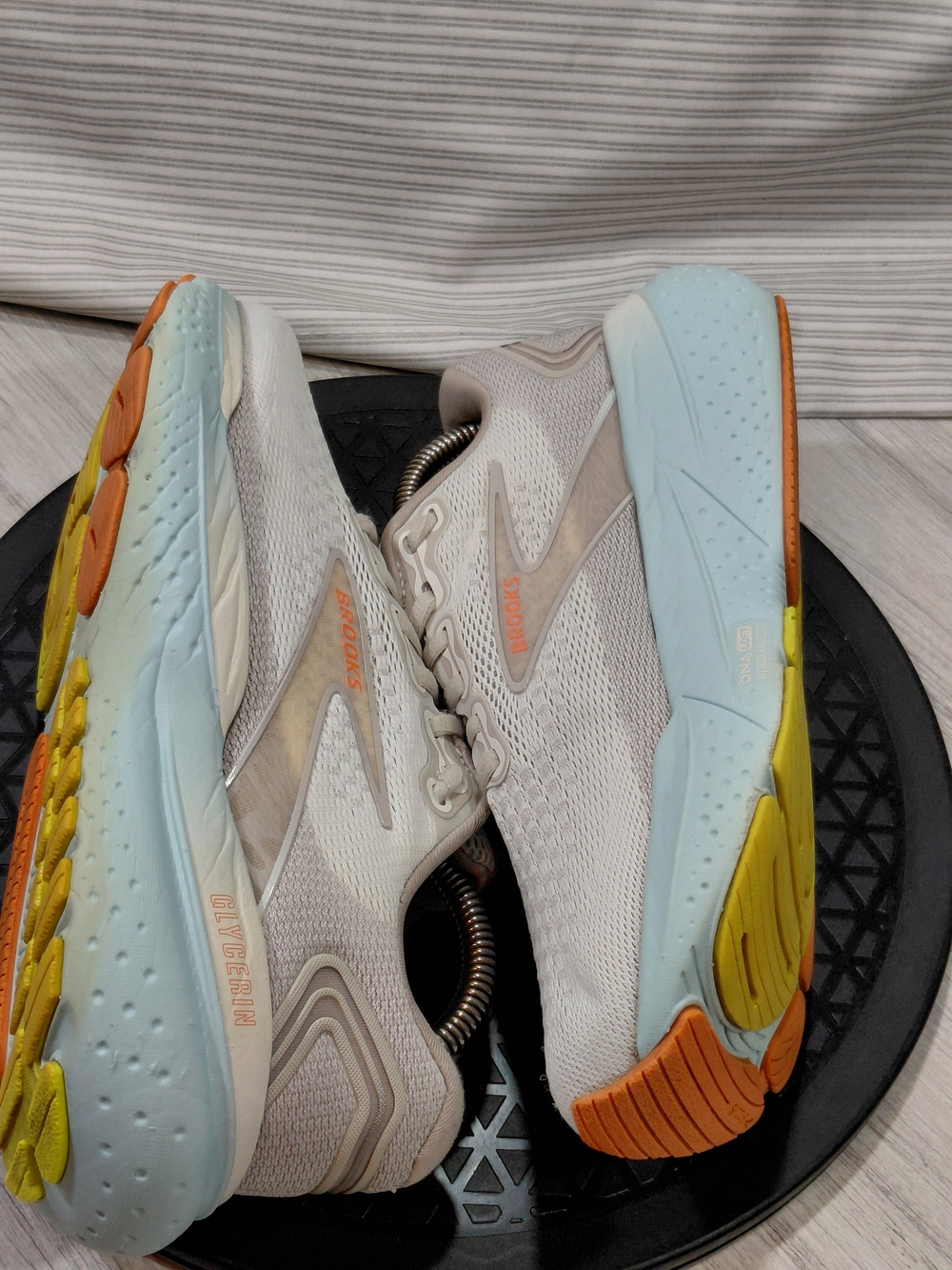 Brooks Women's Glycerin 21 Running Shoes - Light Beige  Baby Blue Sole SIZE 7.5W - Picture 8 of 15